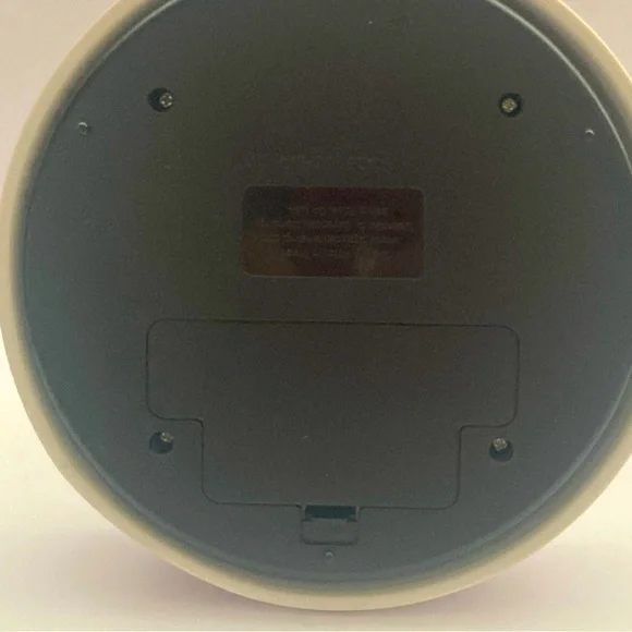 Vintage 2009 Marilyn Monroe Anniversary Porcelain Clock Rotating Pendulum/Dome - Picture 15 of 16